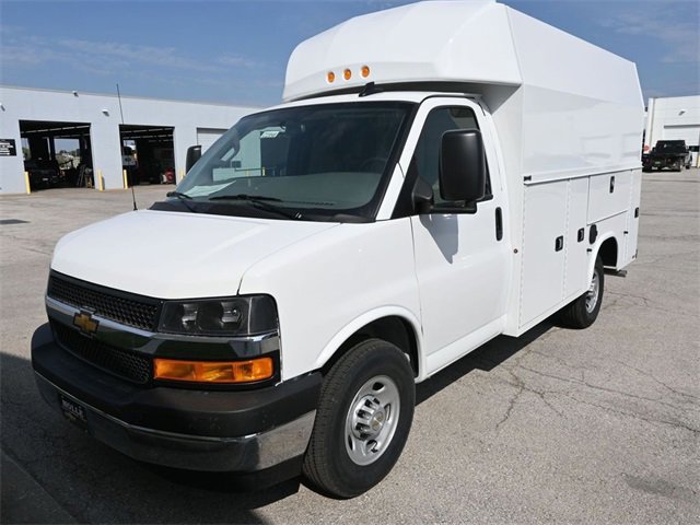 2025 Chevrolet Express Cutaway Base's photo
