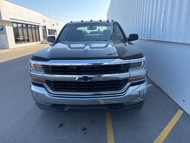 2017 Chevrolet Silverado 1500 LT photo 2