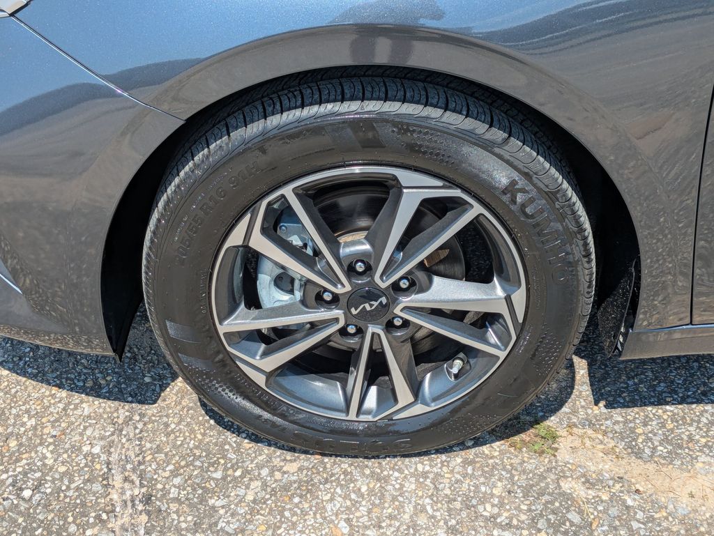 2024 Kia Forte LXS photo 9