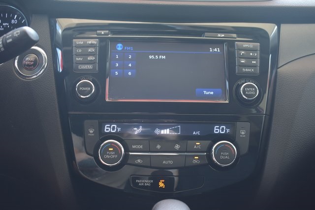 2016 Nissan Rogue SV photo 21