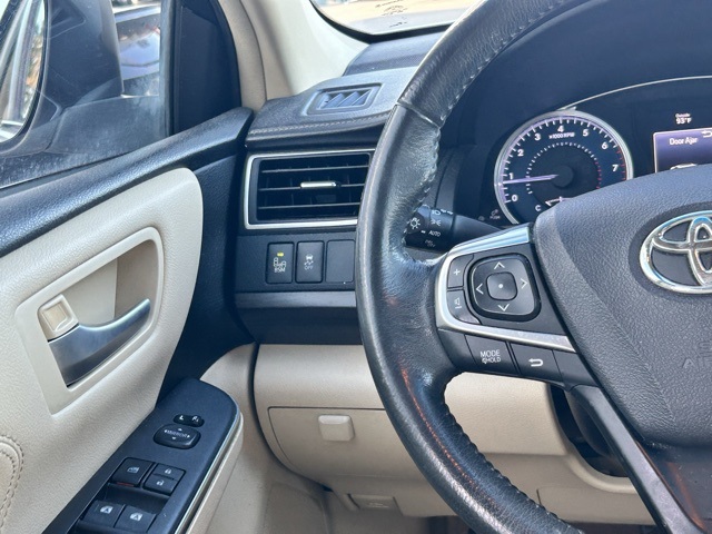 2017 Toyota Camry XLE photo 13
