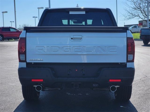 2025 Honda Ridgeline Black Edition photo 5