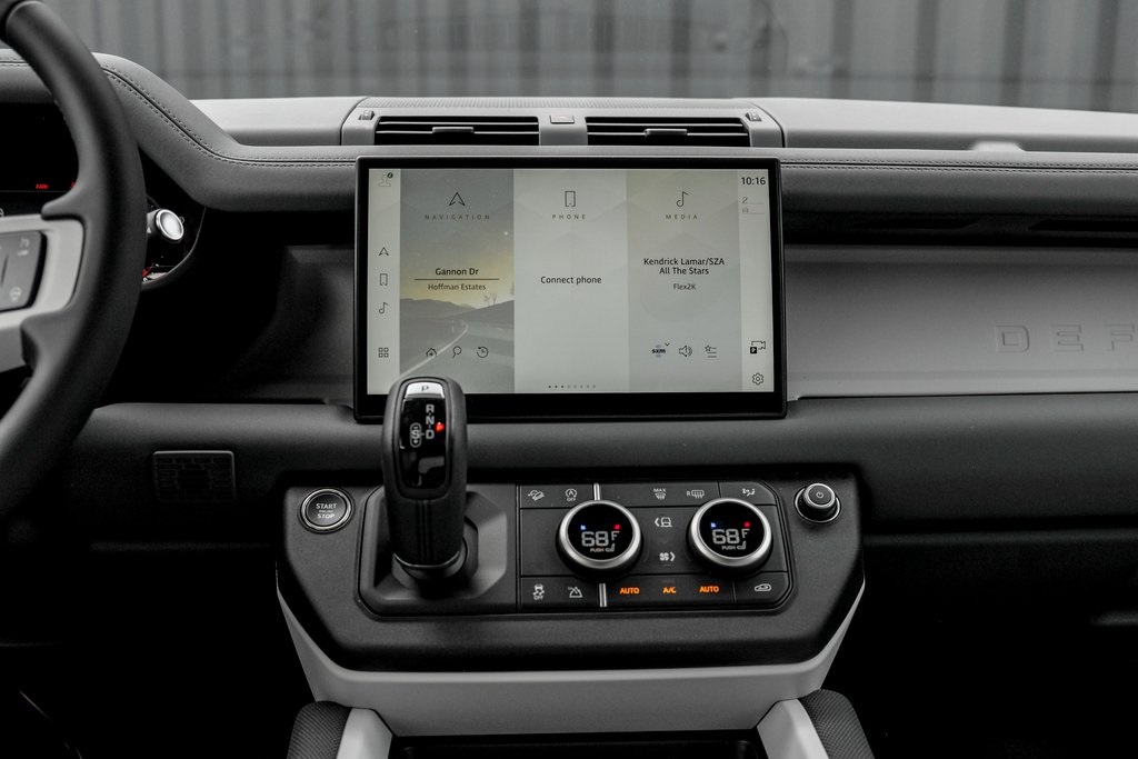 2025 Land Rover Defender 110 S photo 18
