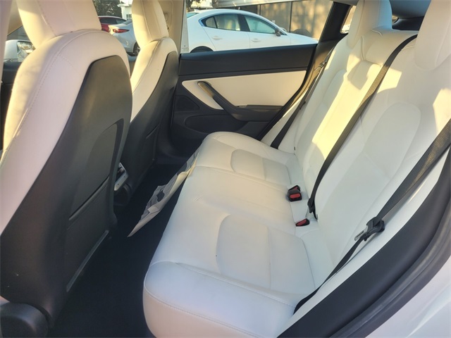 2020 Tesla Model 3 Standard Range Plus photo 3