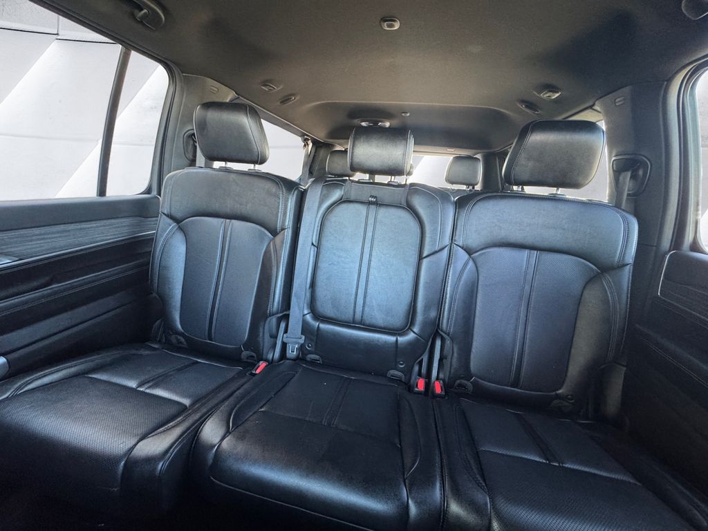 2024 Jeep Wagoneer L Series II photo 17