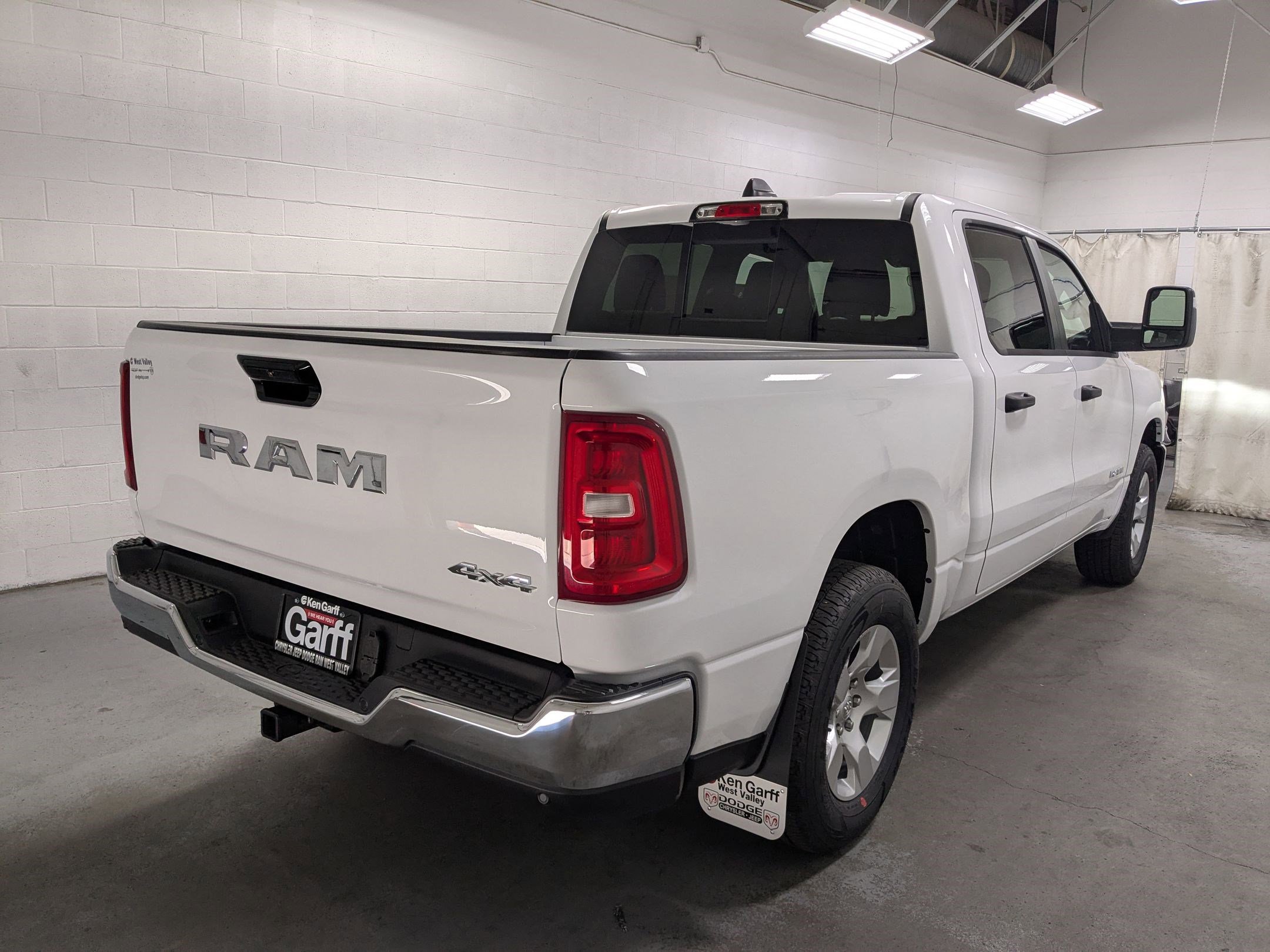 2025 Ram 1500 Tradesman photo 2