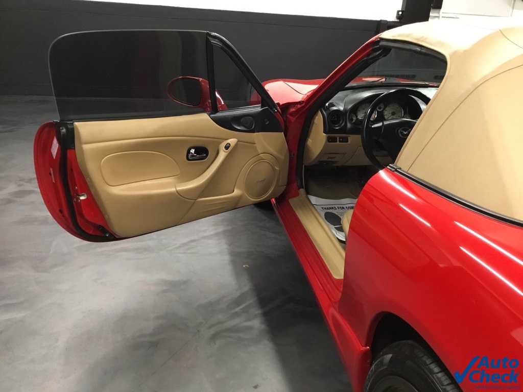 2002 Mazda MX-5 Miata Miata LS photo 30