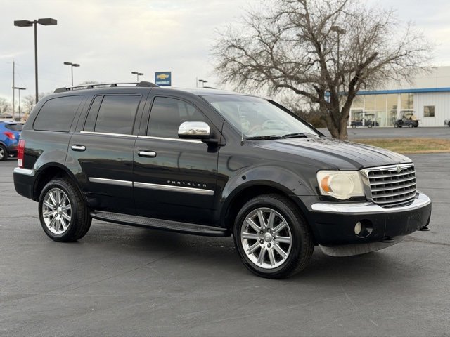 2008 Chrysler Aspen Limited's photo