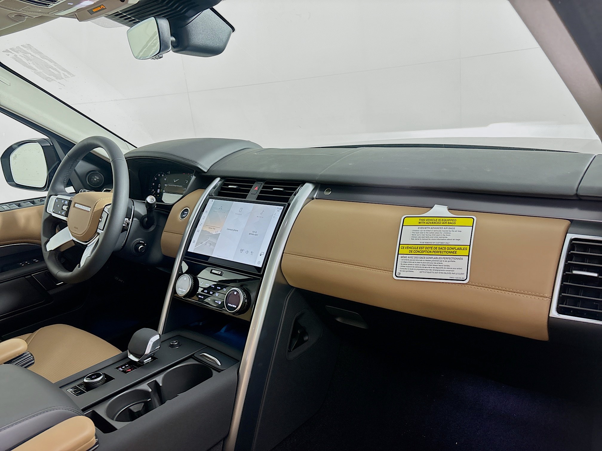 2025 Land Rover Discovery Metropolitan Edition photo 28