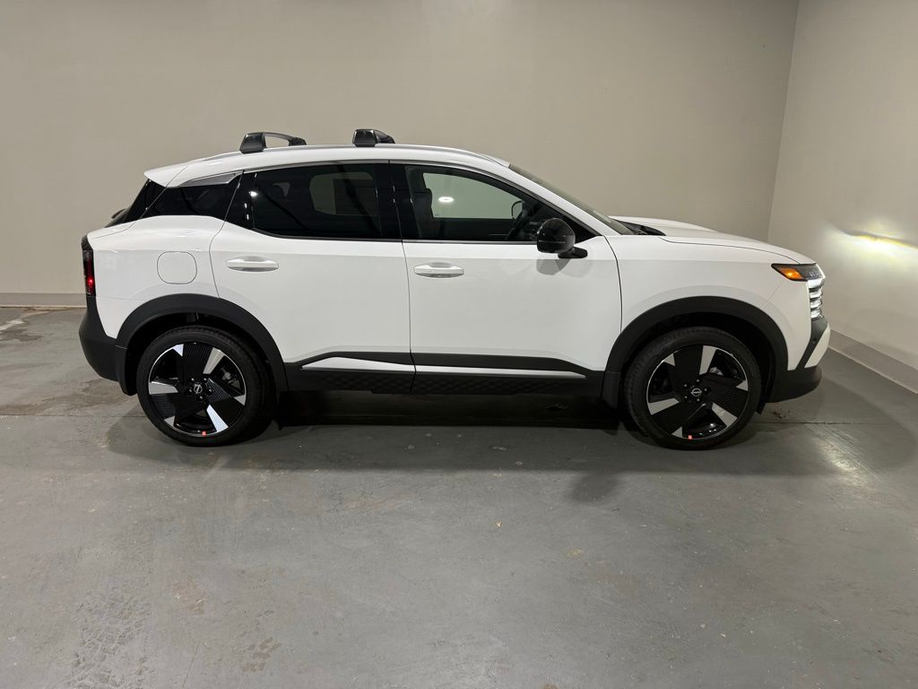 2026 Nissan Kicks SR photo 6