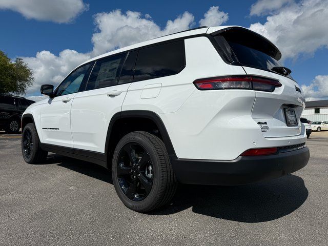 2025 Jeep Grand Cherokee Altitude photo 2