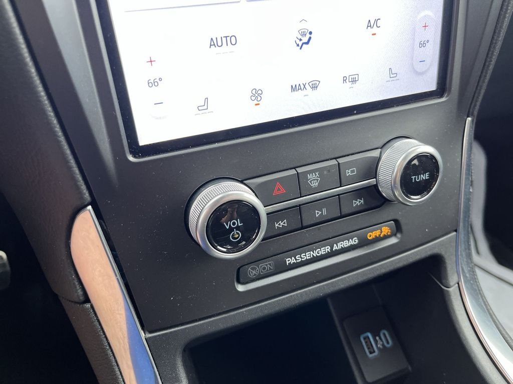 2021 Ford Edge ST photo 19
