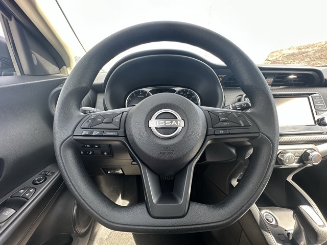 2025 Nissan Kicks Play S photo 9