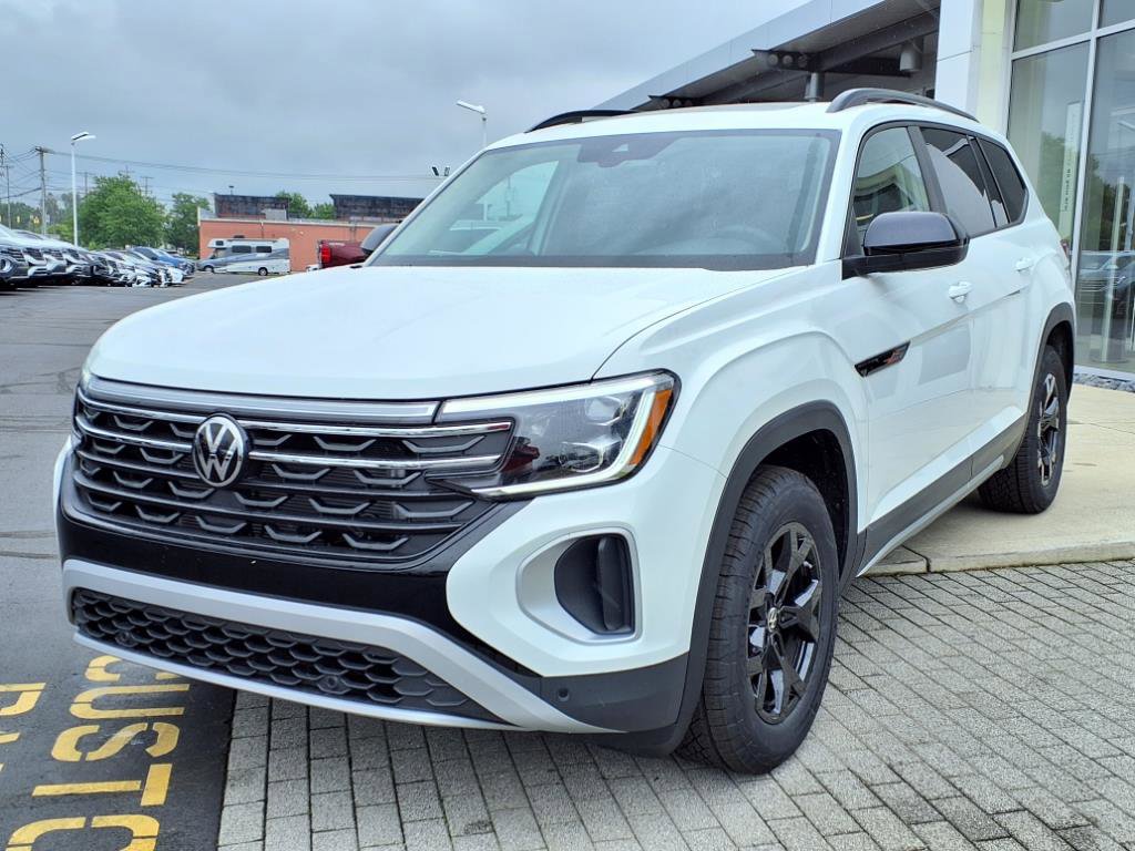 2025 Volkswagen Atlas Peak Edition SE photo 3