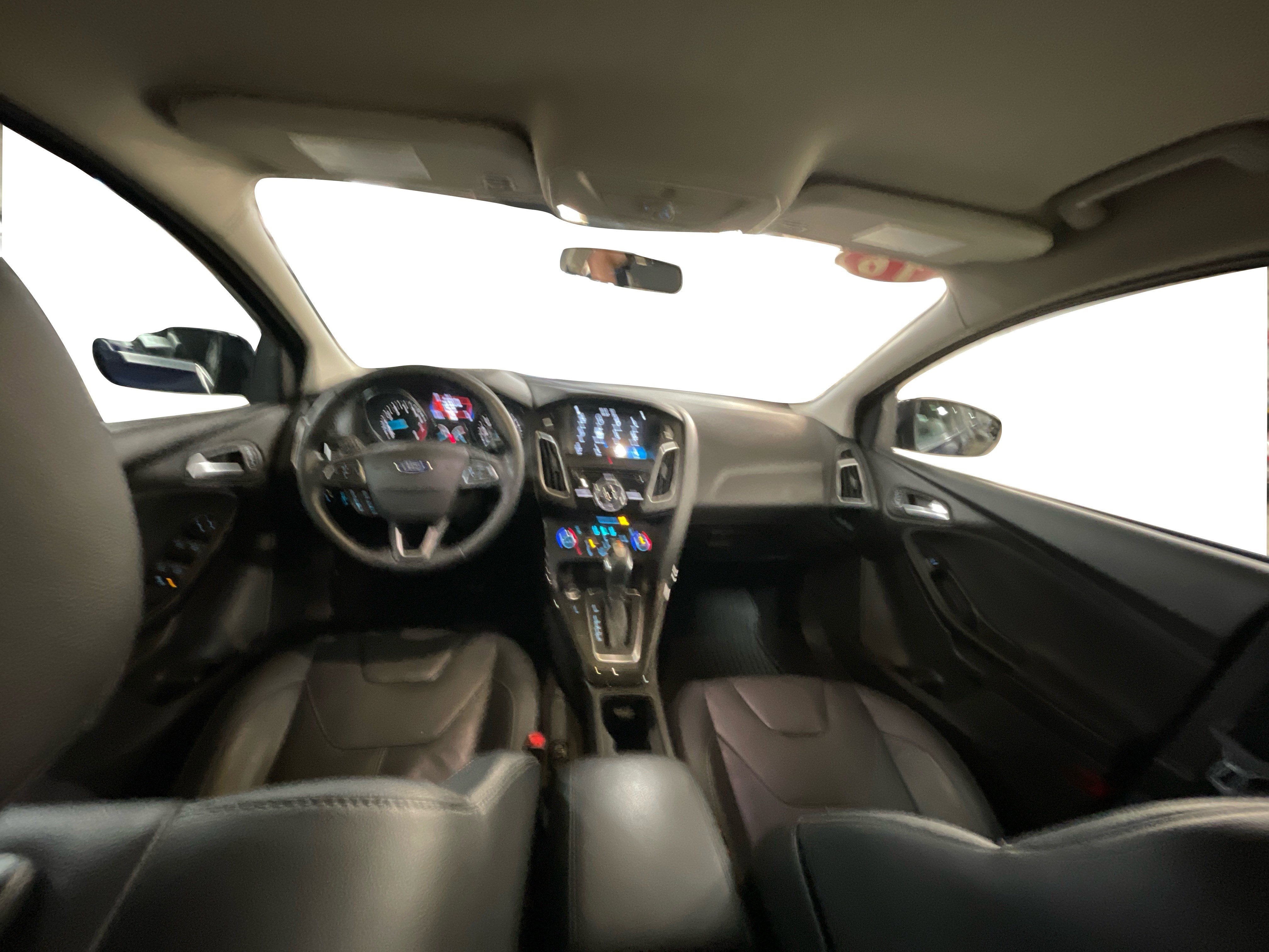 2016 Ford Focus Titanium photo 13