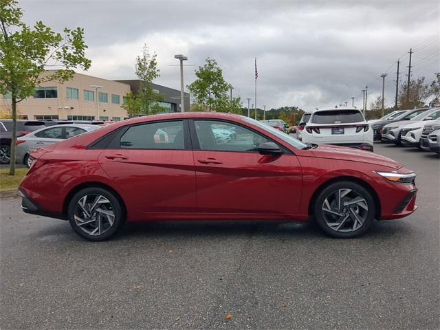 2025 Hyundai Elantra SEL Sport photo 4
