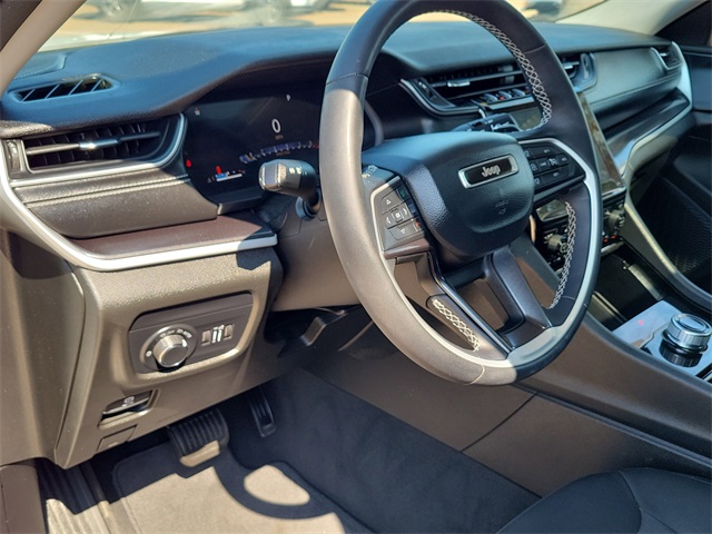 2023 Jeep Grand Cherokee Laredo photo 17