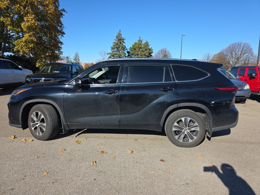 2020 Toyota Highlander XLE photo 2