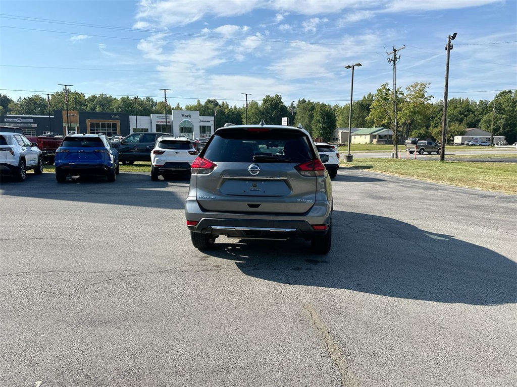 2017 Nissan Rogue SV photo 15