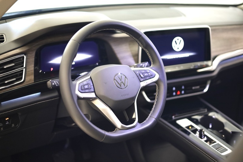 2024 Volkswagen Atlas SEL photo 10