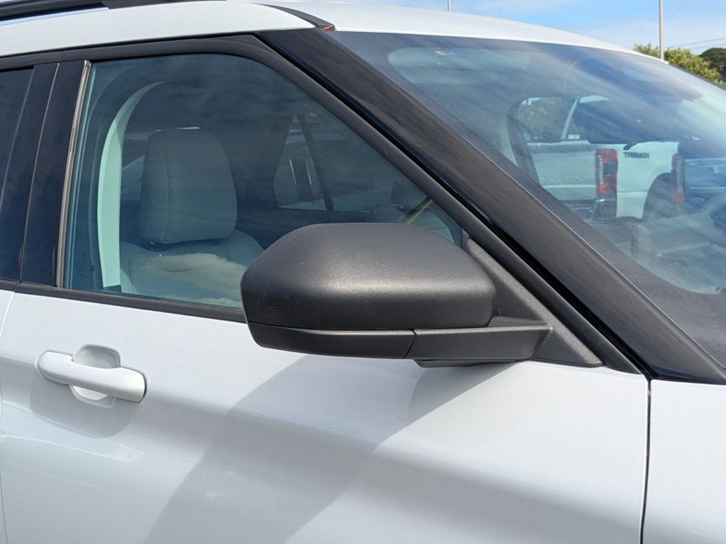 2025 Ford Explorer photo 12