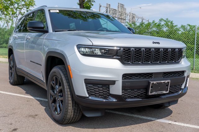 2025 Jeep Grand Cherokee Altitude X photo 4