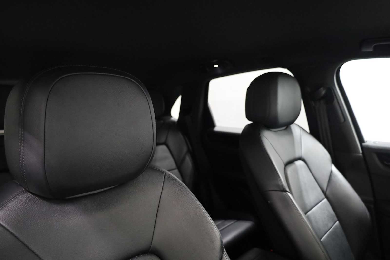 2020 Porsche Cayenne photo 18