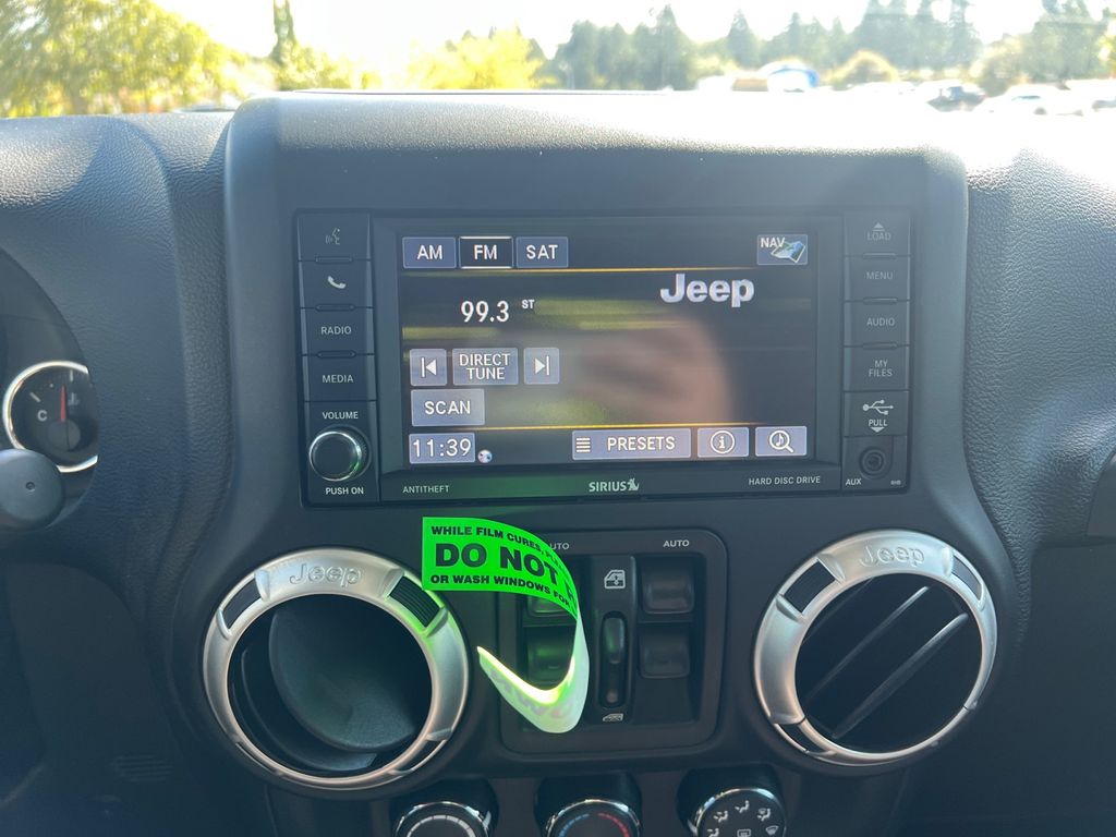 2017 Jeep Wrangler Unlimited Rubicon photo 19