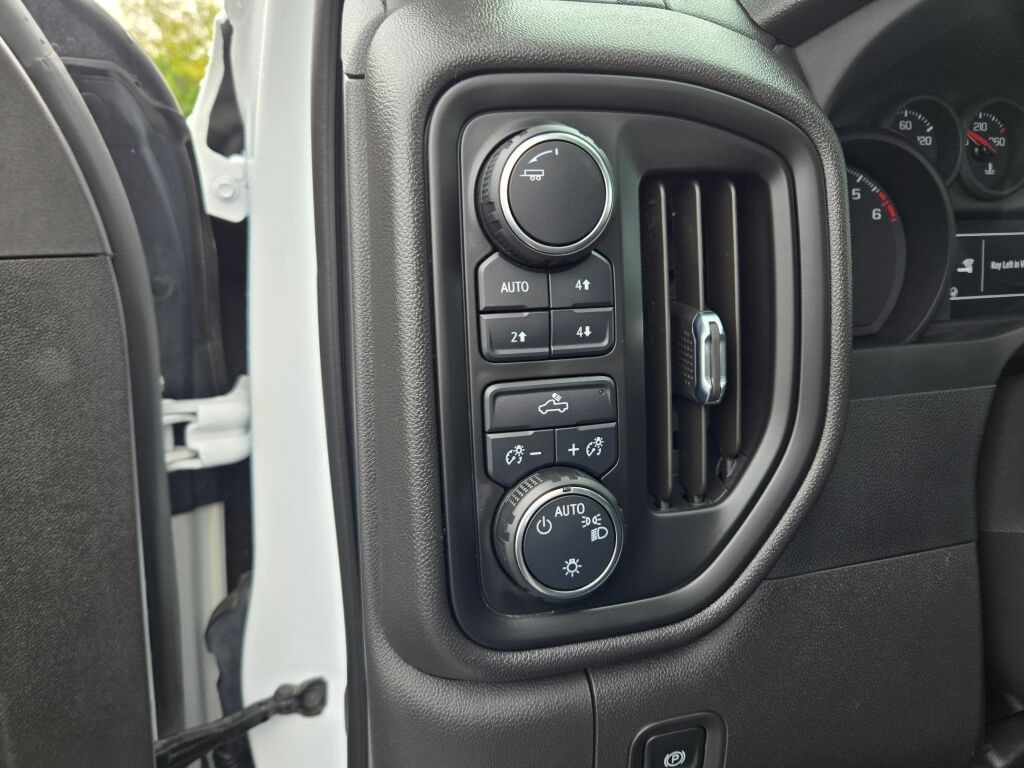 2023 Chevrolet Silverado 1500 Custom Trail Boss photo 19