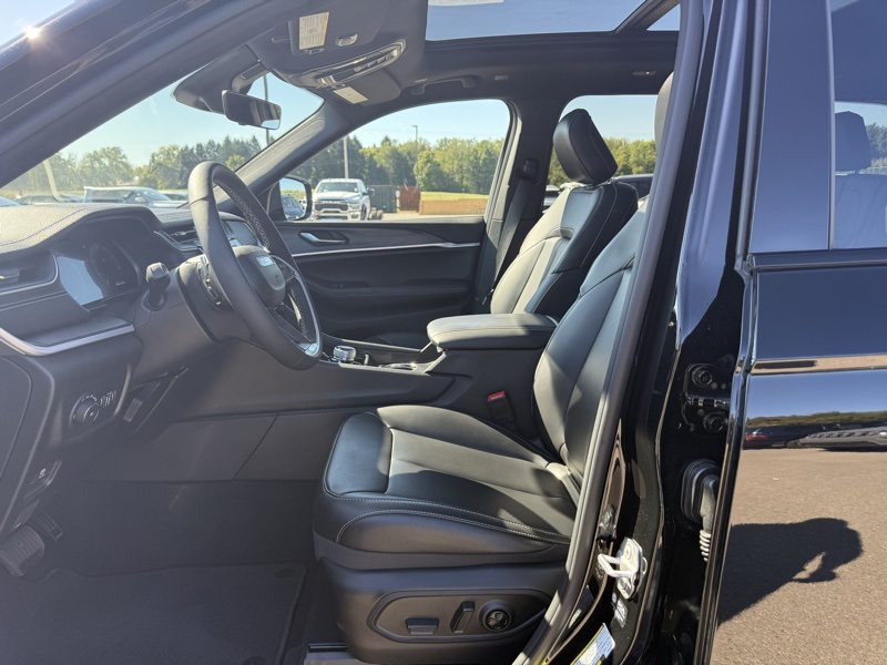 2025 Jeep Grand Cherokee Limited Sport photo 9