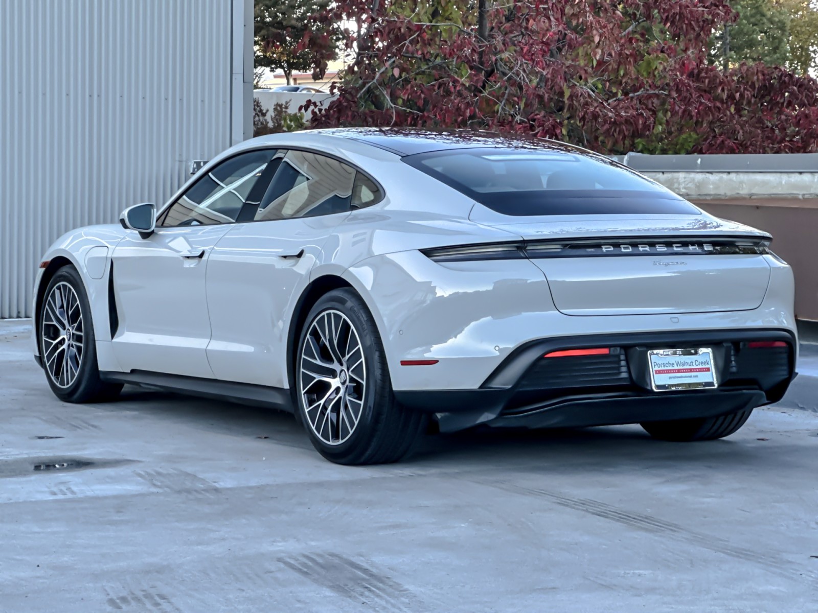 2024 Porsche Taycan photo 4