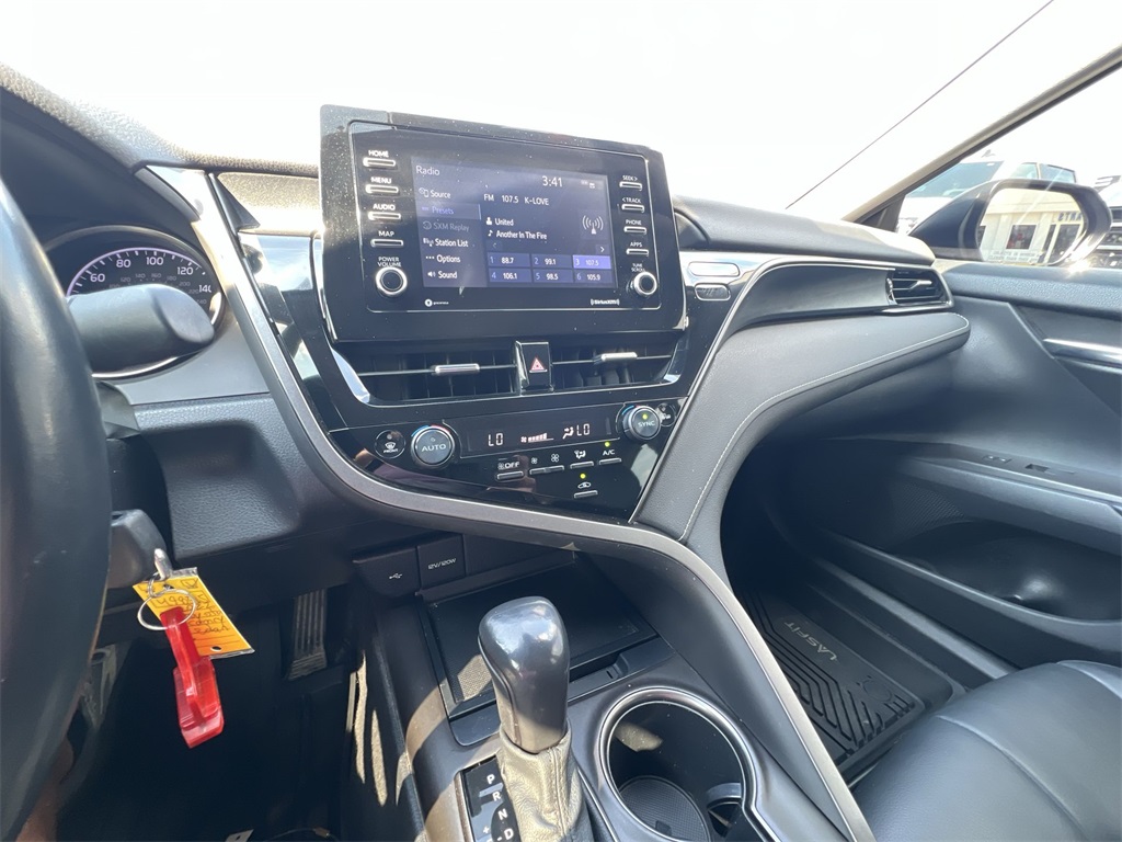 2022 Toyota Camry SE photo 23