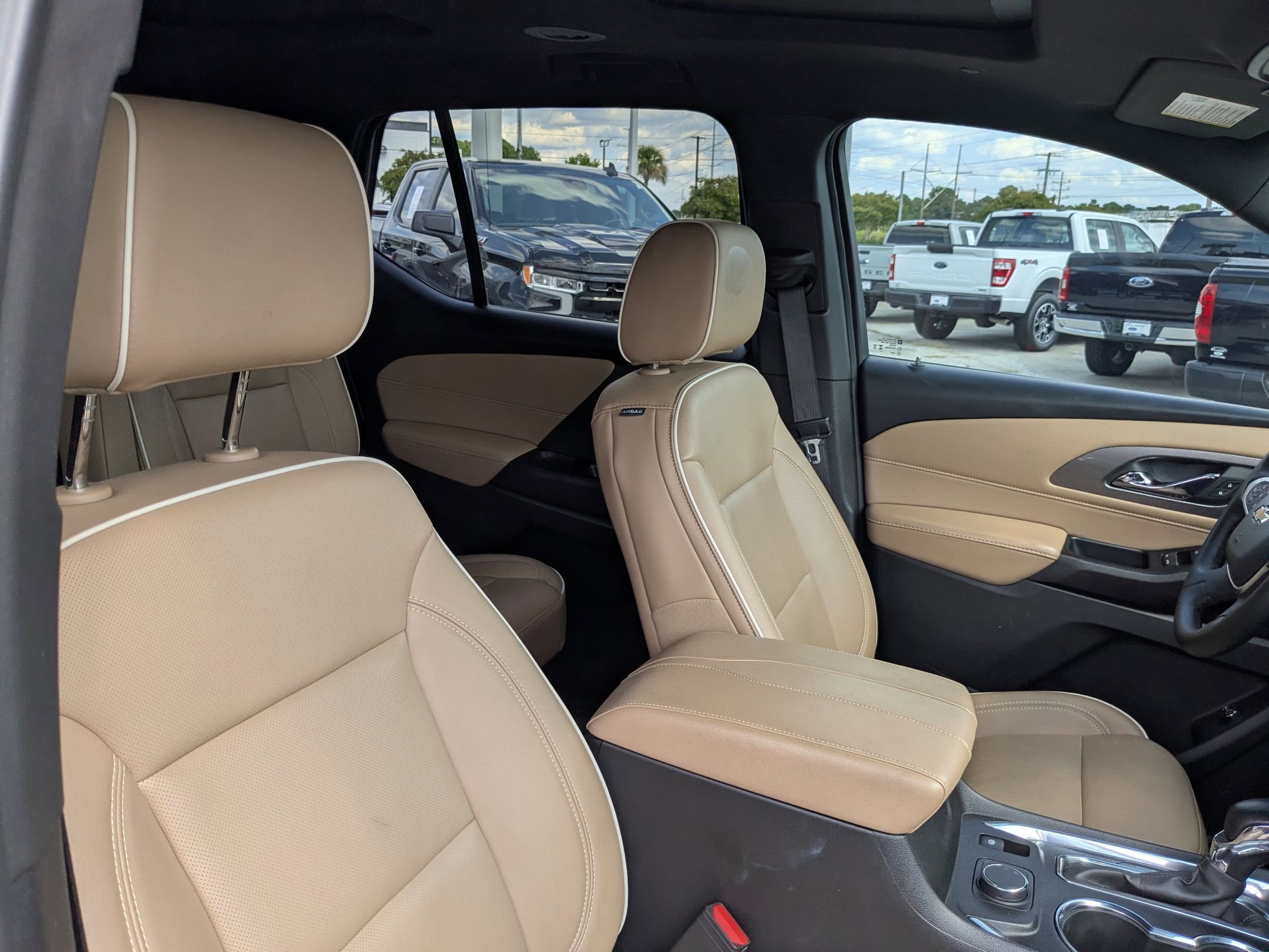 2023 Chevrolet Traverse Premier photo 26