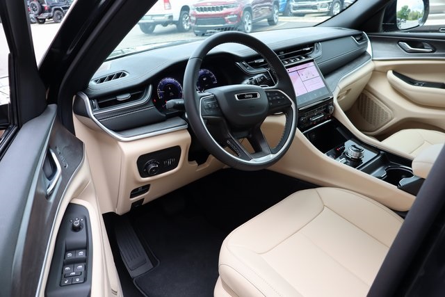 2025 Jeep Grand Cherokee Limited photo 10
