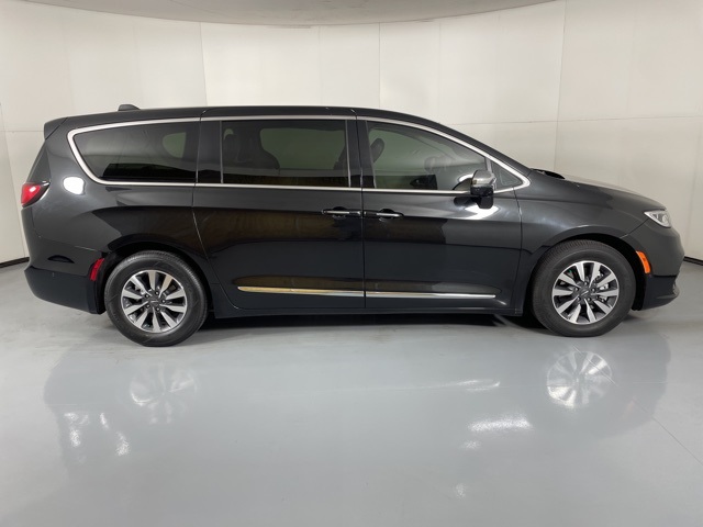 2022 Chrysler Pacifica Hybrid Limited photo 9