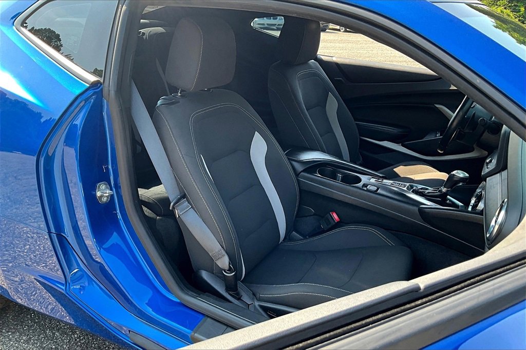 2018 Chevrolet Camaro 1LT photo 23