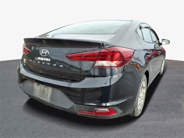 2019 Hyundai Elantra SE photo 3