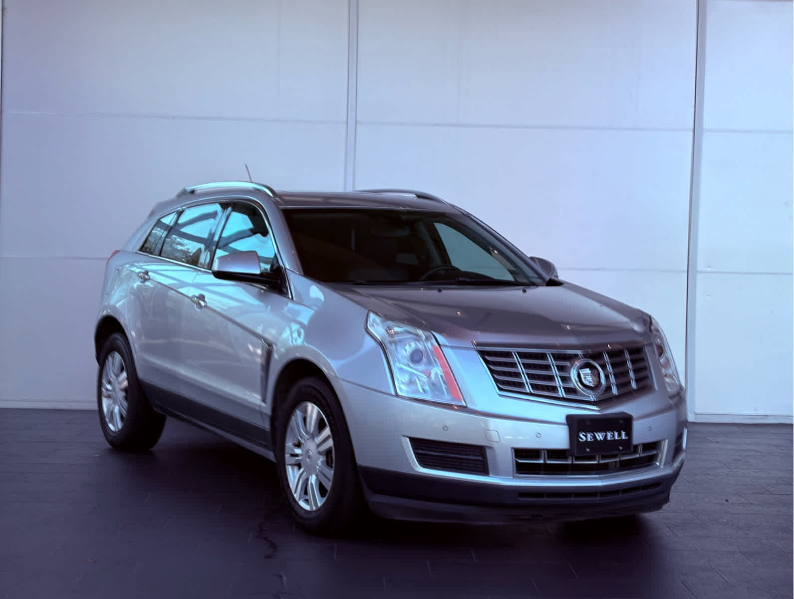 2016 Cadillac SRX Luxury photo 2