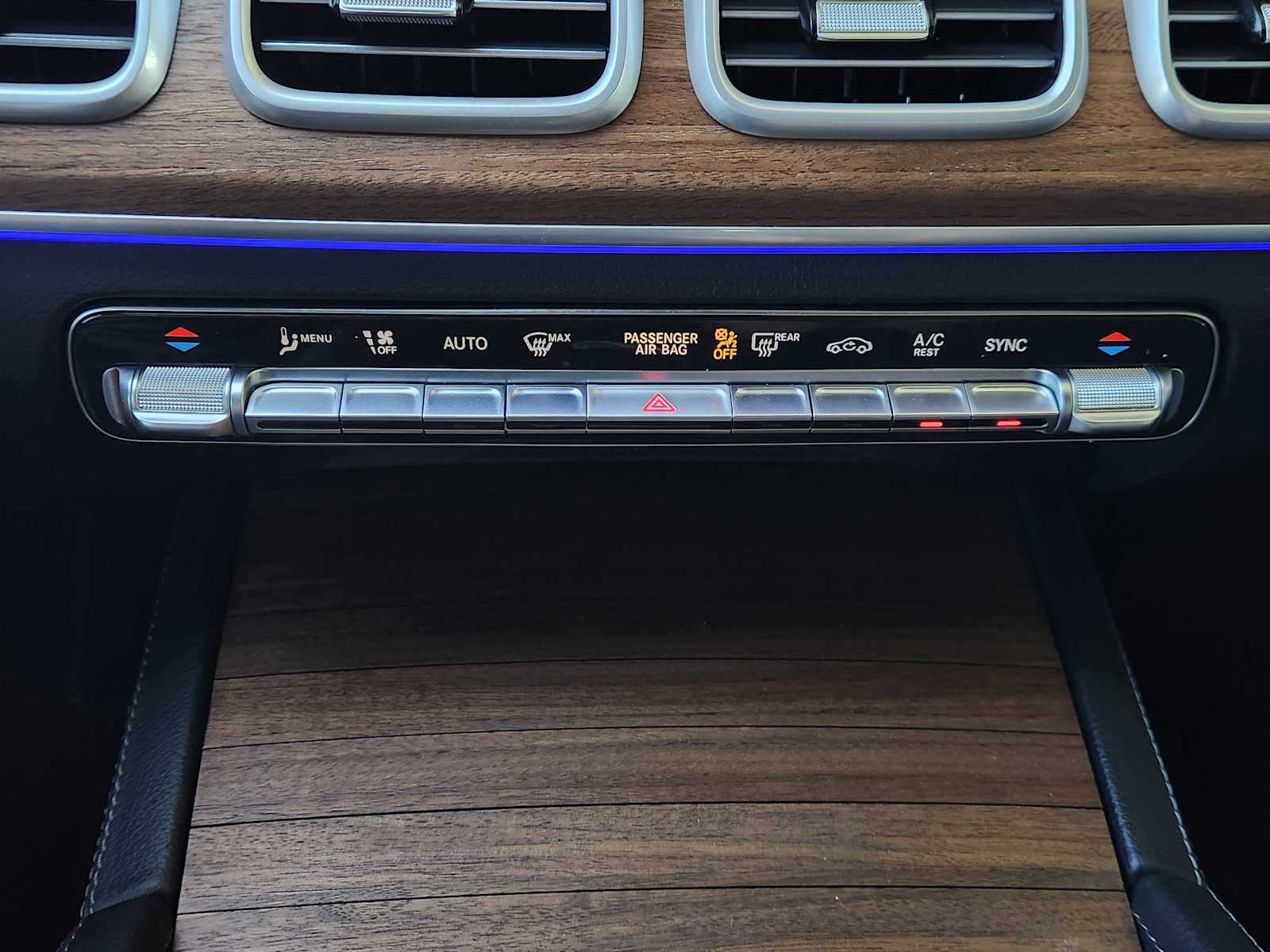 2025 Mercedes Benz GLS 450 4MATIC photo 9