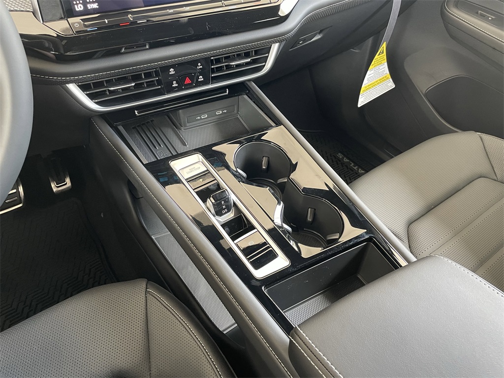2025 Volkswagen Atlas Cross Sport SEL R-Line photo 23