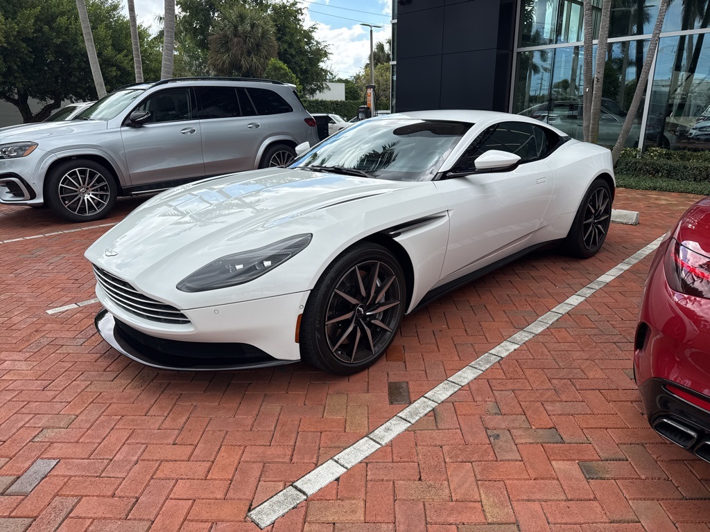 2023 Aston Martin DB11 AM5 photo 2