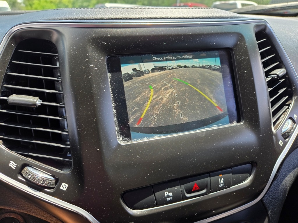 2021 Jeep Cherokee Altitude photo 20