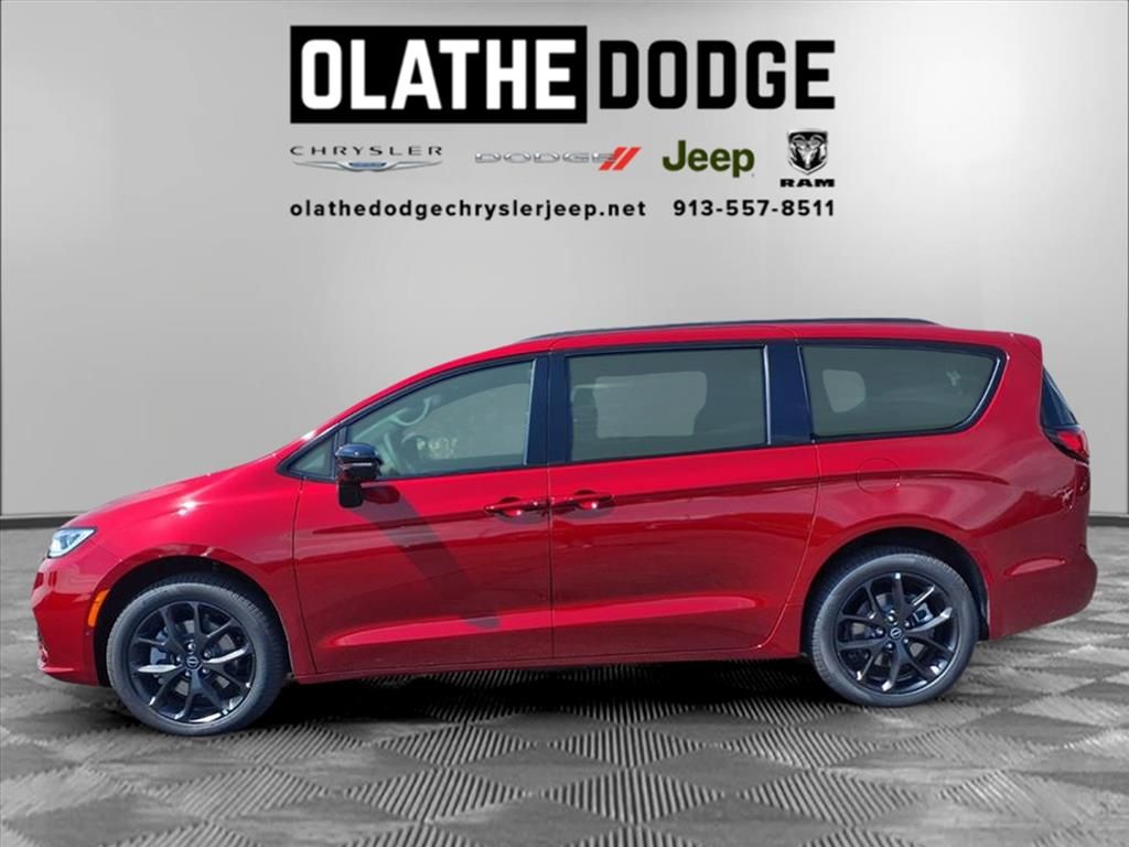 2026 Chrysler Pacifica Limited photo 15