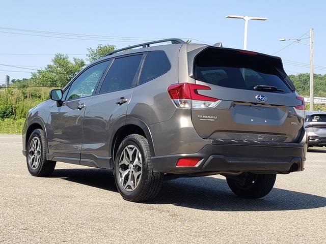 2021 Subaru Forester Premium photo 4