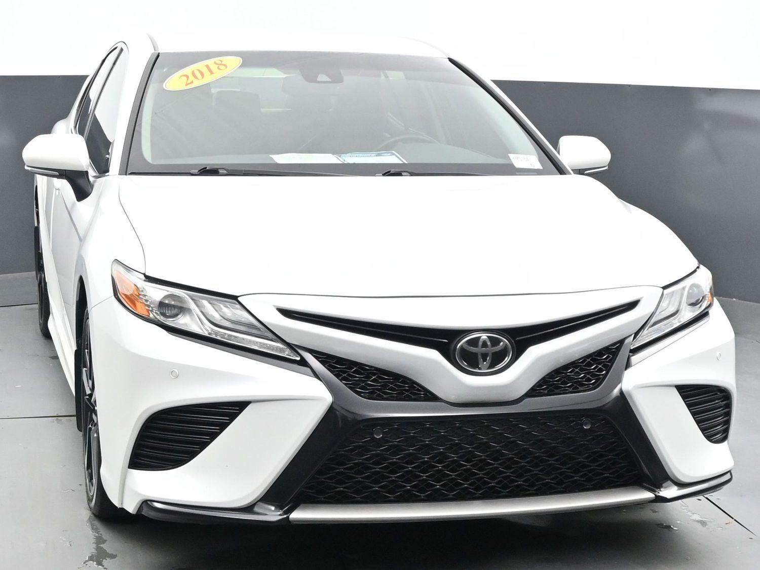 2018 Toyota Camry XSE photo 2