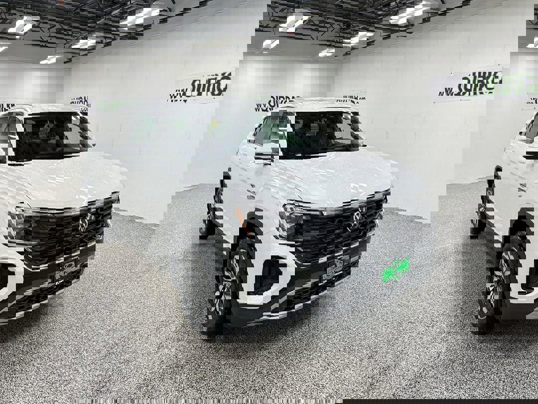 2026 Volkswagen Atlas Cross Sport SE's photo