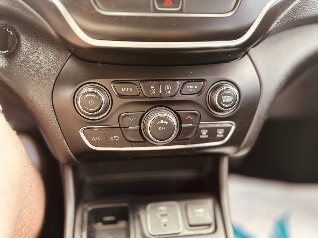2020 Jeep Cherokee Latitude photo 18