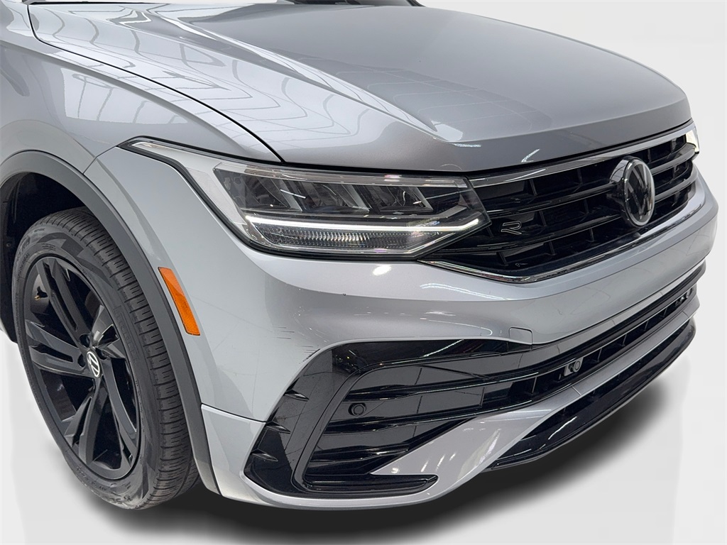 2024 Volkswagen Tiguan SE R-Line Black photo 3