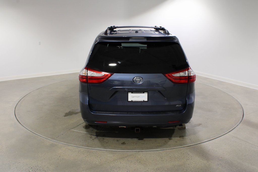 2015 Toyota Sienna XLE photo 4