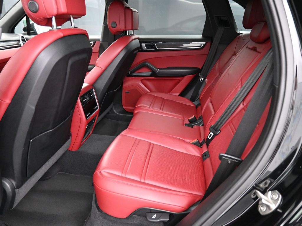 2023 Porsche Cayenne Base photo 5